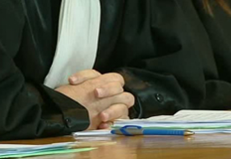 29/03/12 : Déchu mais pas emprisonné