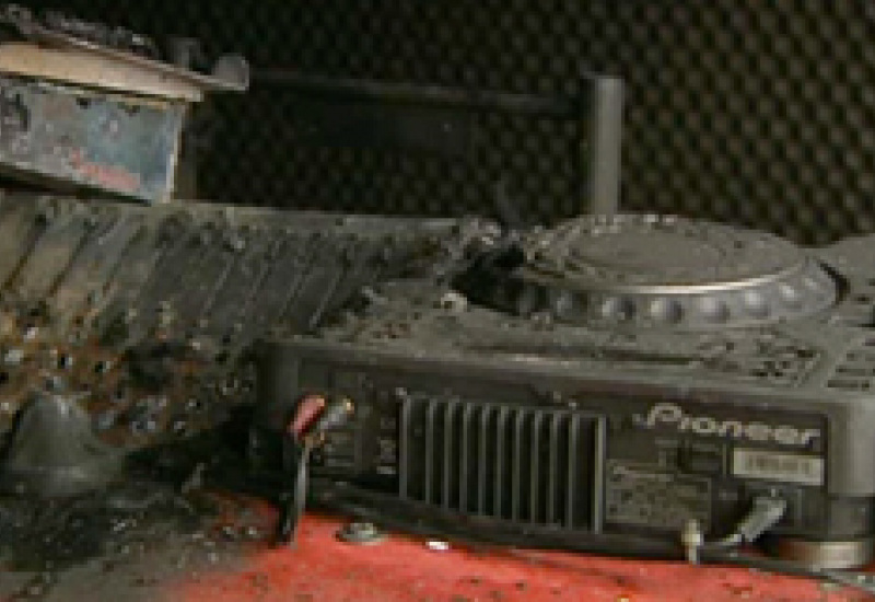18/09/13 : Charleking Radio incendiée