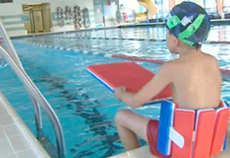 23/09/13 : Les élèves chimaciens à la piscine de Couvin