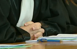0 29/03/12 : Déchu mais pas emprisonné